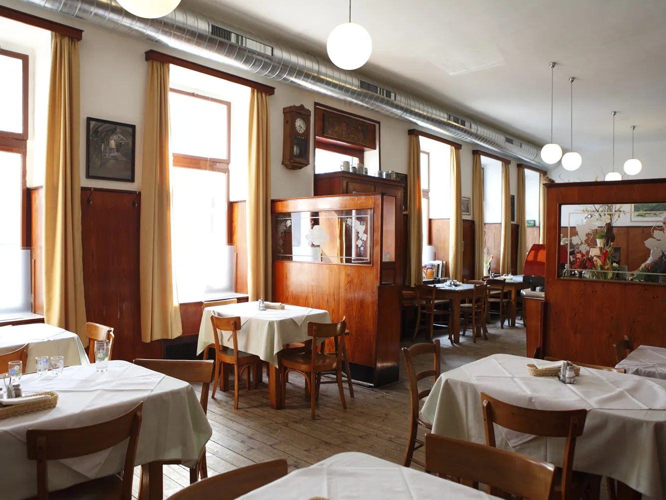Bahur-Tov Kosher Restaurant